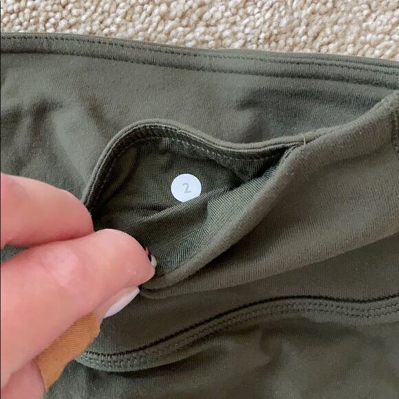 Lululemon green tech mesh legging size 2 - Picture 3 of 3
